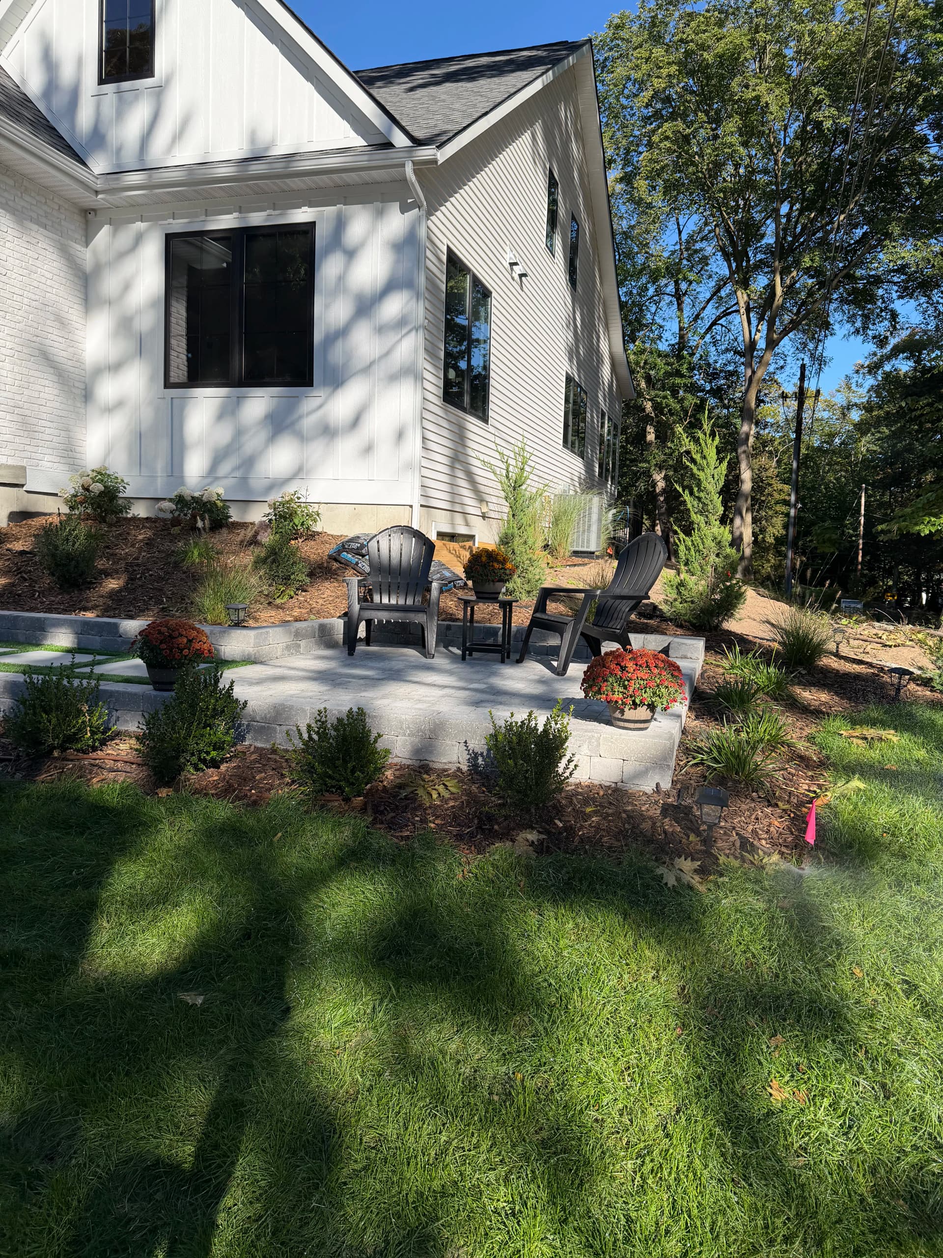 Gallery photos for Stepper Walkway, Turf Inlay, and Brussels Paver Patio Done Right: Image #1
