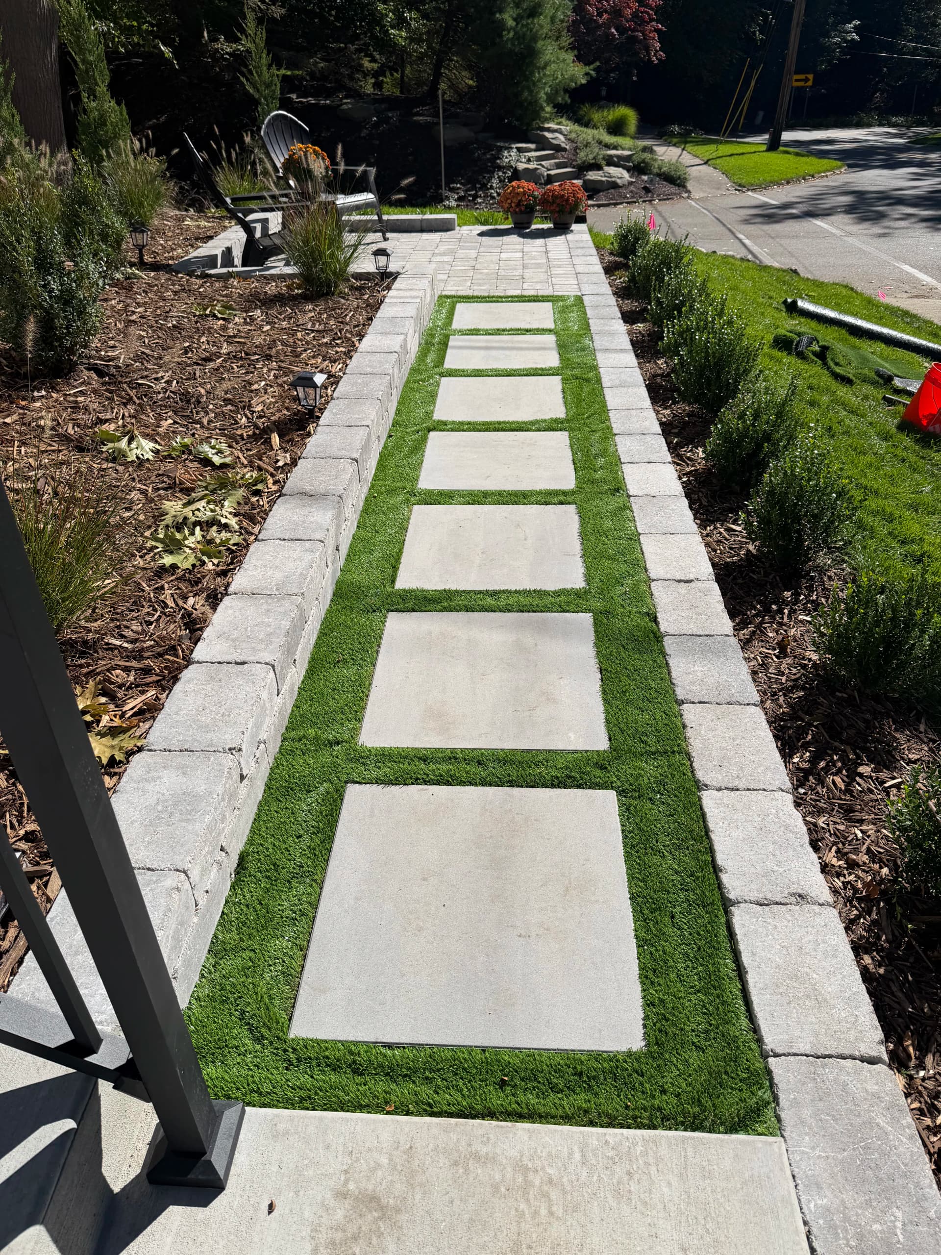 Gallery photos for Stepper Walkway, Turf Inlay, and Brussels Paver Patio Done Right: Image #2