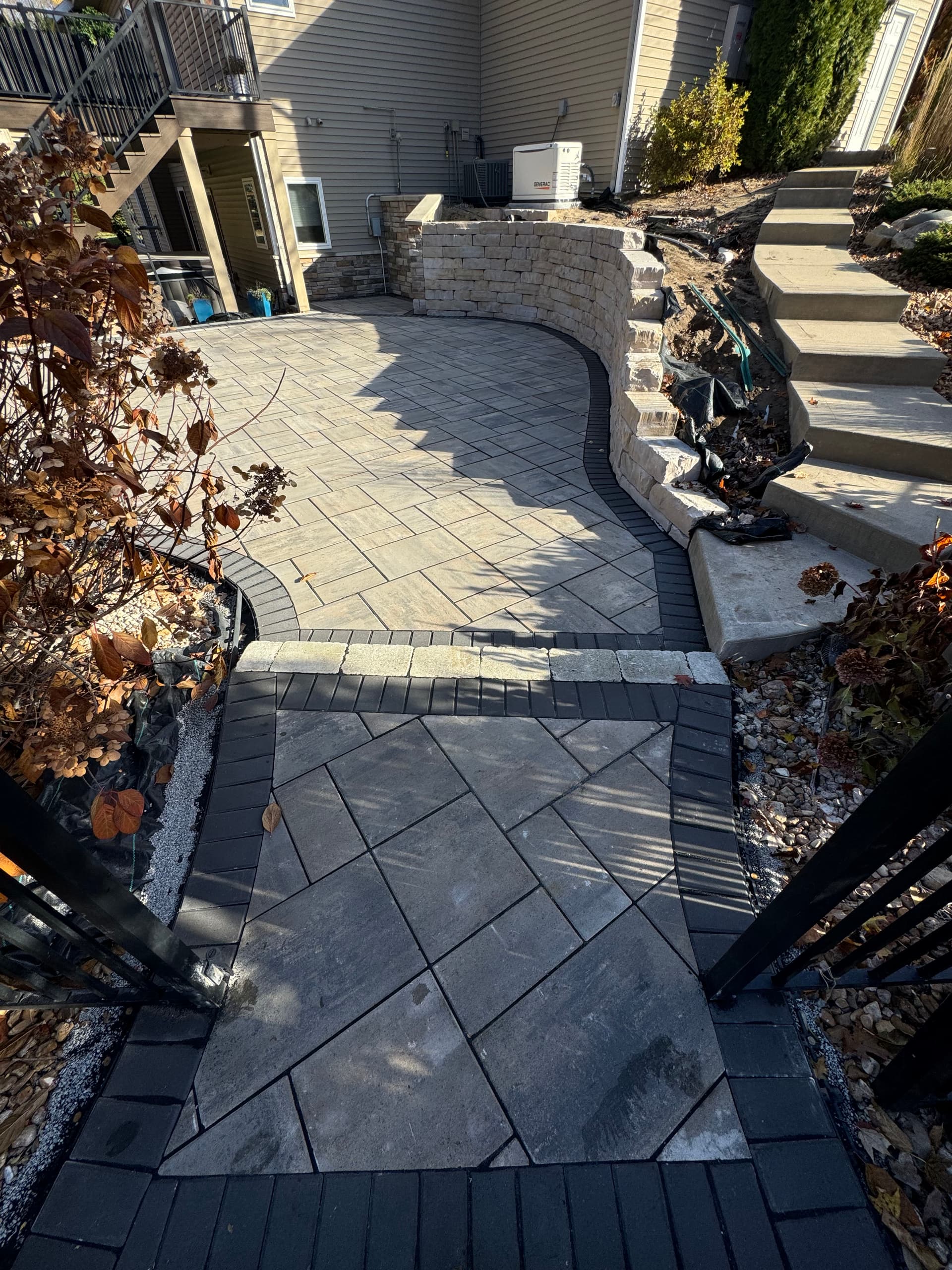 Gallery photos for Curved Retaining Wall and Paver Patio Built for Backyard Gatherings: Image #4