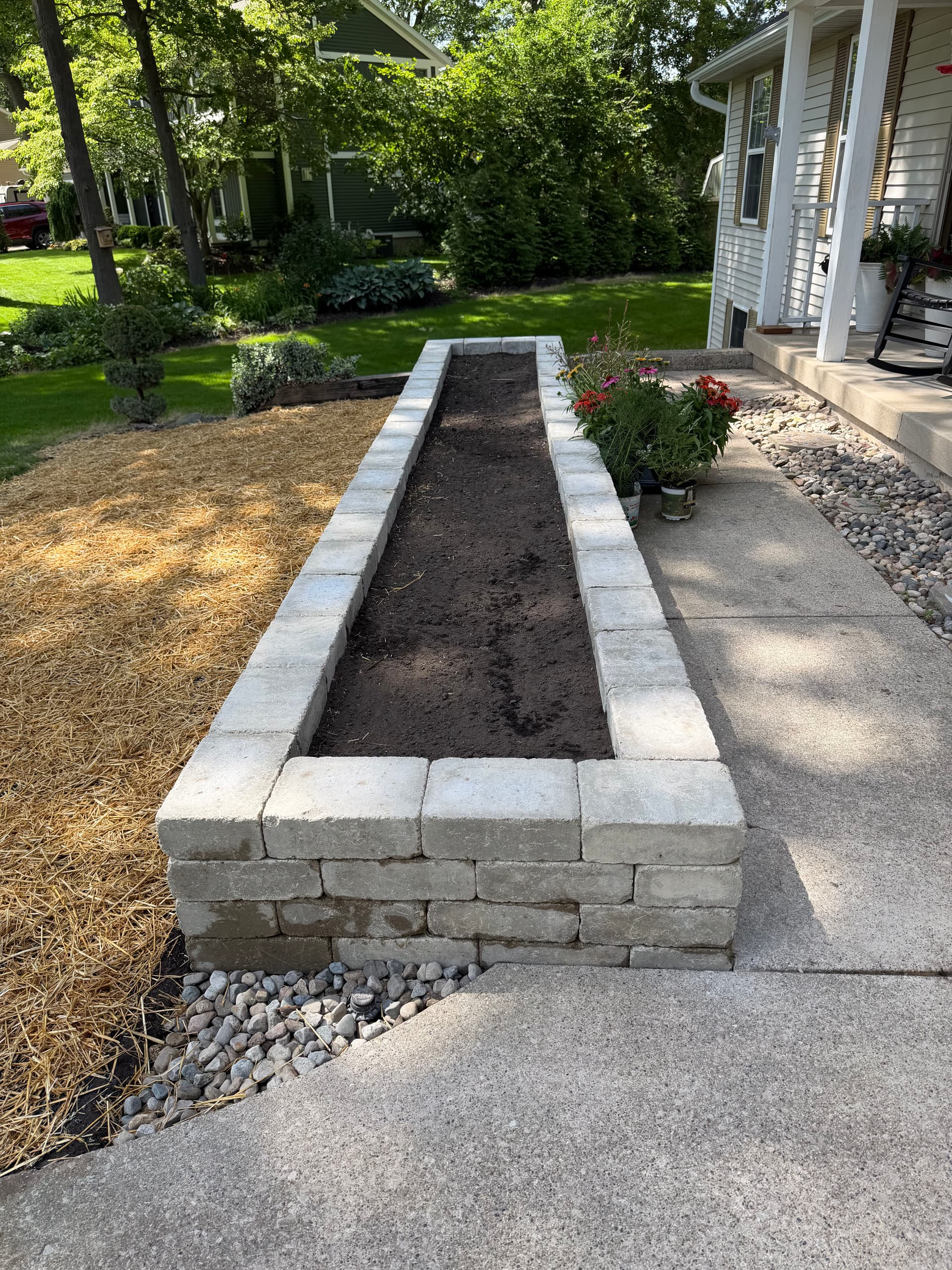 Gallery photos for 20-Foot Front Yard Planter Box Built to Last: Image #1